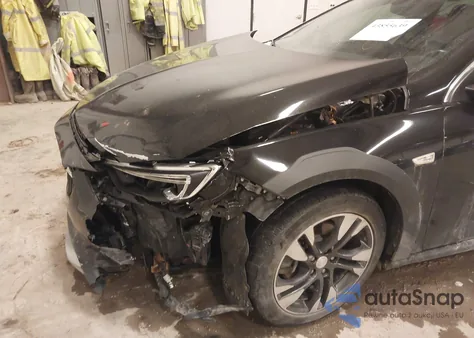 2018 Buick Regal Tourx Essence from USA, damaged, VIN W04GV8SX6J1109142